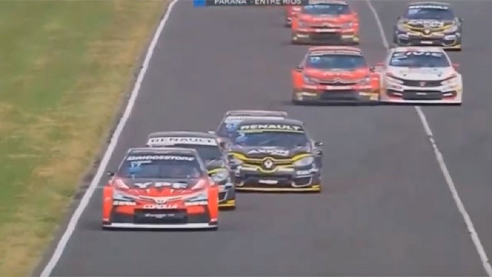 Matías Rossi ganó en Paraná gracias a un sobrepaso en la última vuelta.