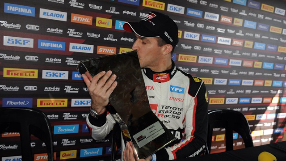 Matías Rossi se quedó con la victoria del Súper TC2000 en Paraná.