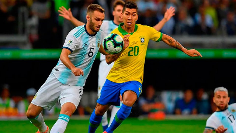 Argentina cayó ante Brasil y quedó eliminada de la Copa América.