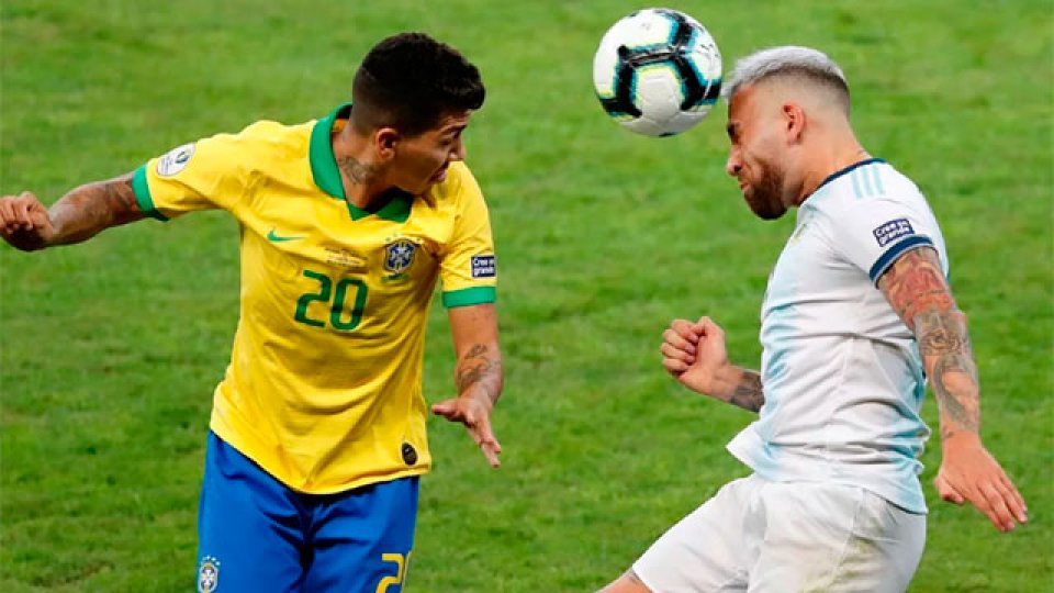 Argentina cayó ante Brasil y quedó eliminada de la Copa América.