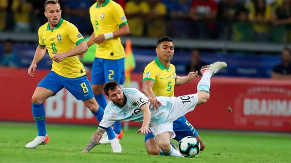 Argentina cayó ante Brasil y quedó eliminada de la Copa América.