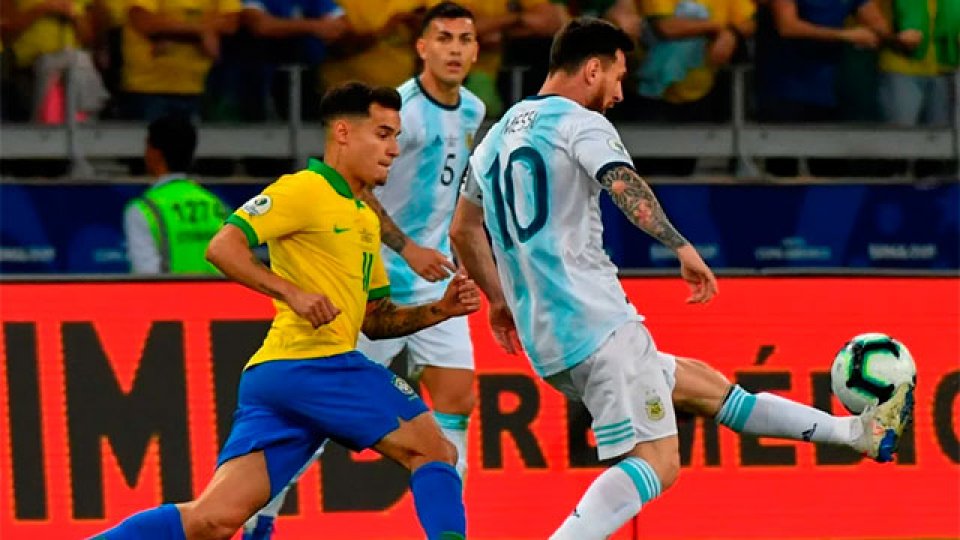Argentina cayó ante Brasil y quedó eliminada de la Copa América.