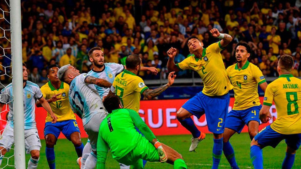 Argentina cayó ante Brasil y quedó eliminada de la Copa América.