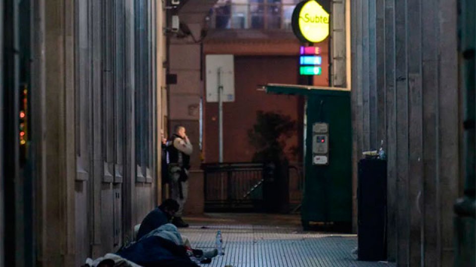 Por el frío, River abre el estadio Monumental a personas en situación de calle. Por el frío, River abre el estadio Monumental a personas en situación de calle.