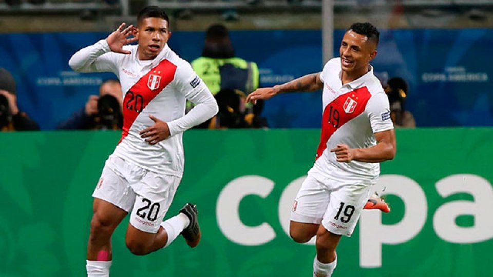 Perú superó a Chile y jugará la final.