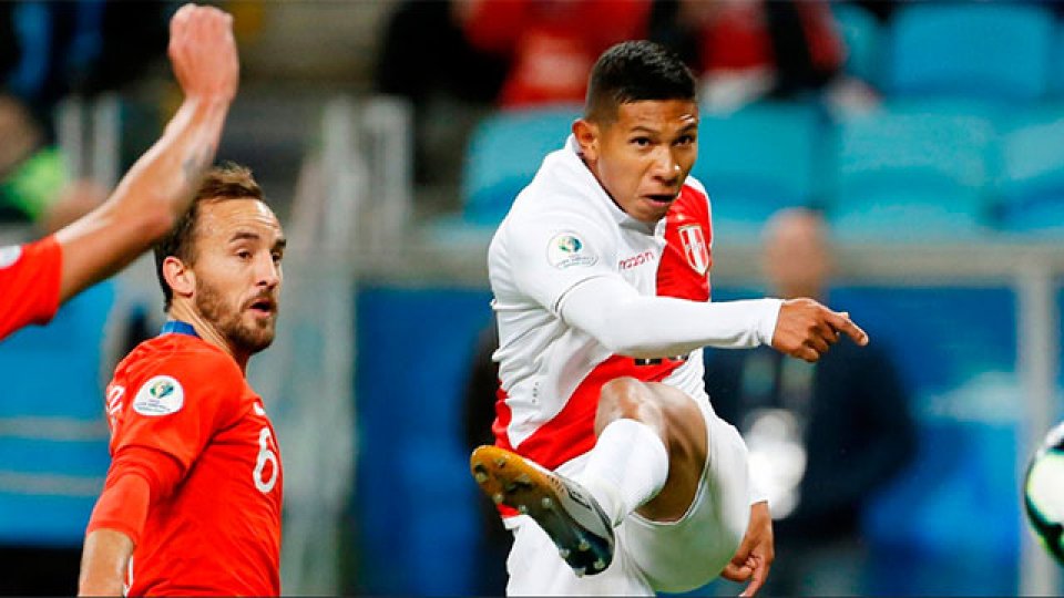 Perú superó a Chile y jugará la final.