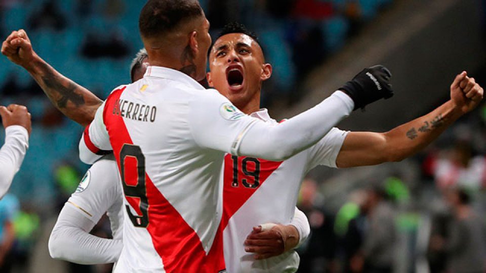Perú superó a Chile y jugará la final.
