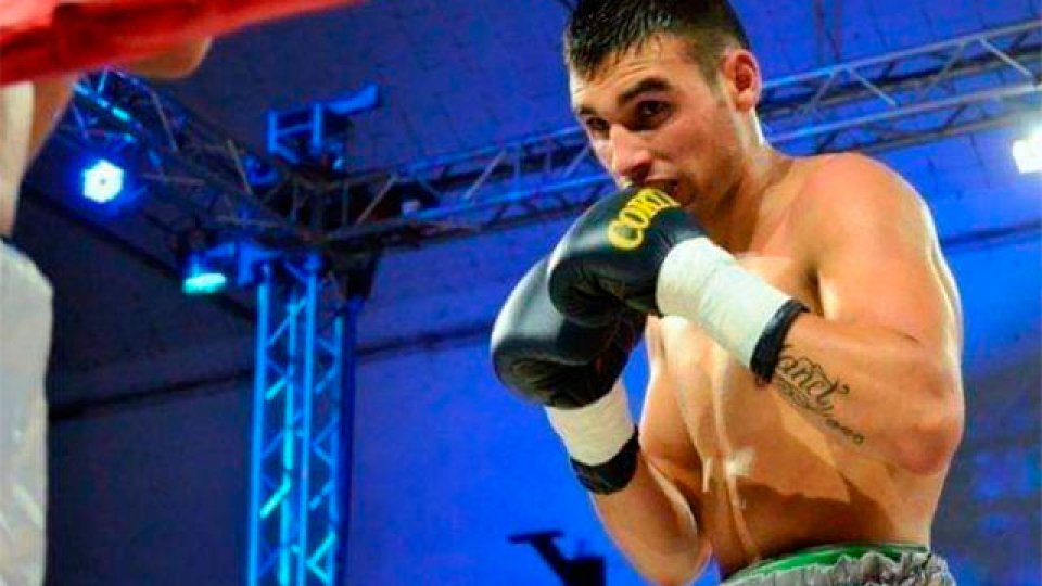 El boxeador argentino que se desvaneció en el ring sigue grave.