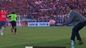 Video: la avivada de un técnico argentino que le valió un gol y la expulsión