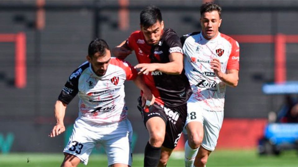 Patronato debutó en la Superliga con una gran victoria ante Colón.