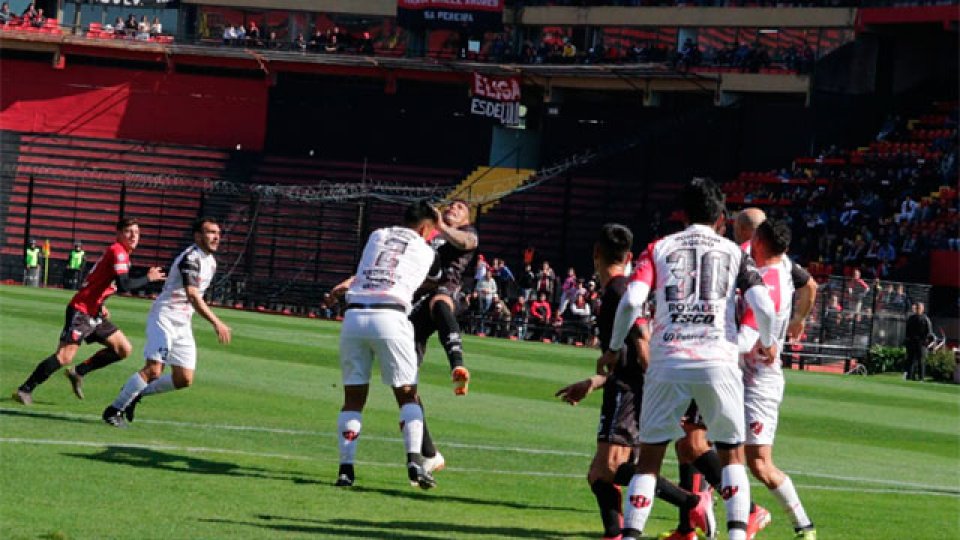 El Rojinegro se hizo fuerte en el Cementerio de los Elefantes.