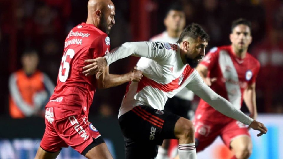 River no pudo ante el Bicho, comenzó perdiendo y rescató un punto.