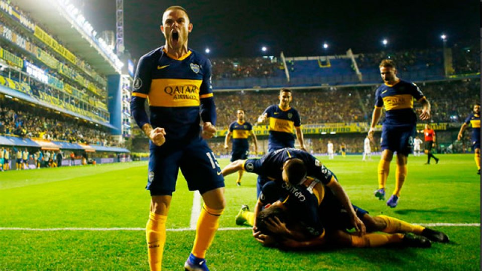 Nández jugó su último partido en Boca y se fue ovacionado.