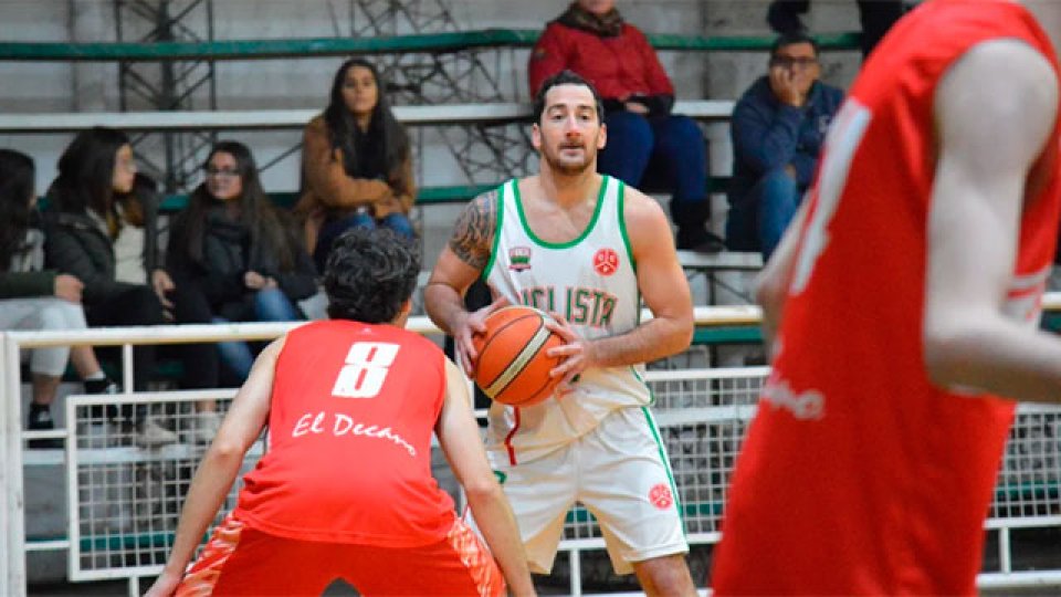 El Verde hace su estreno en el Baglietto. El Verde hace su estreno en el Baglietto.