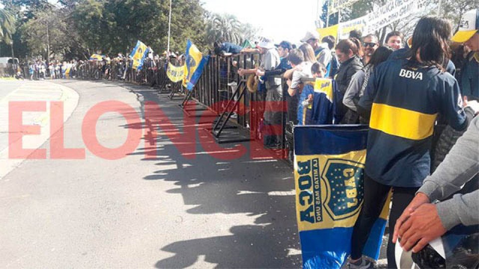 Los fanáticos ya esperan por la llegada de Boca.
