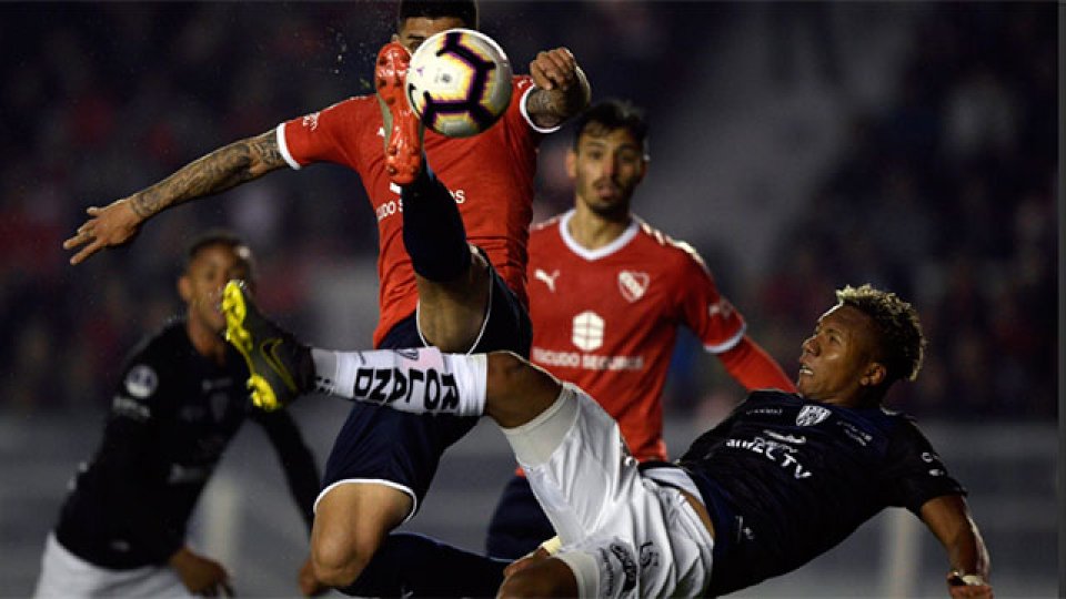 Independiente sacó ventaja en la última jugada del partido.