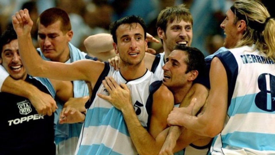 A 15 años de la palomita histórica de Manu Ginóbili en Atenas 2004.