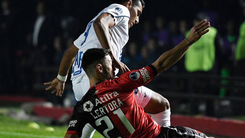 Colón goleó a Zulia y logró una histórica clasificación a semifinales.