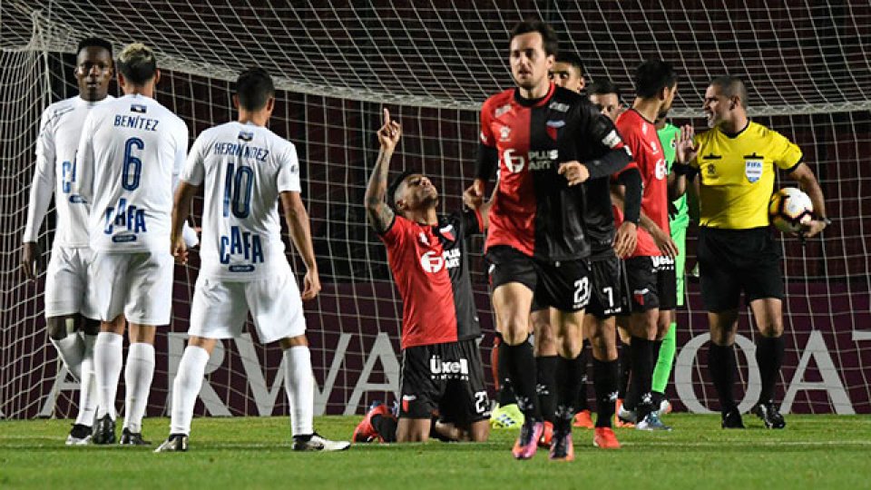 Colón goleó a Zulia y logró una histórica clasificación a semifinales.