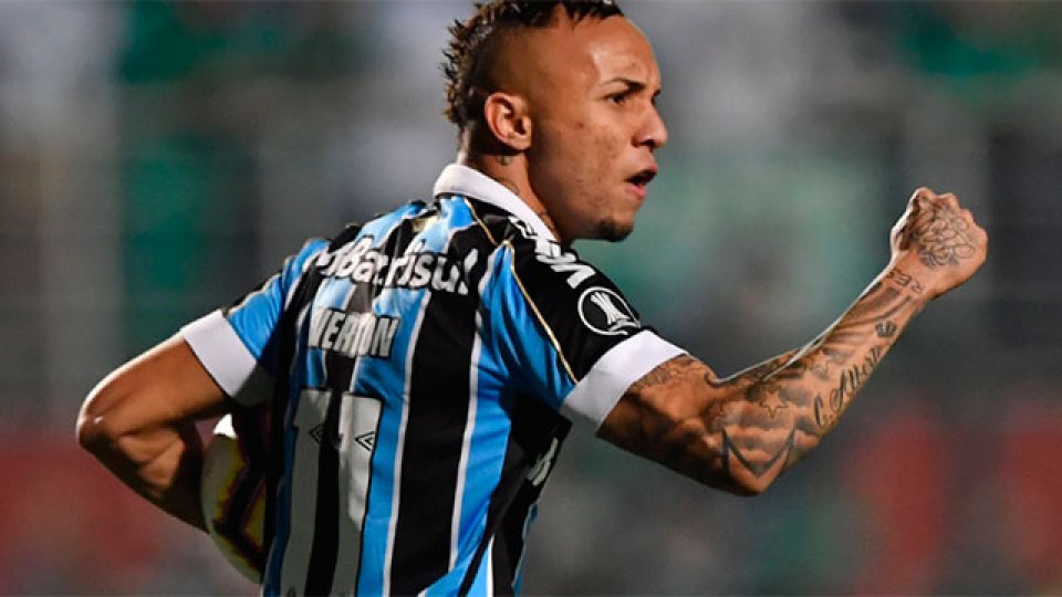 Gremio dio vuelta la serie ante Palmeiras y es el primer semifinalista.