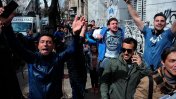 Furor por Maradona: los hinchas de Gimnasia hacen largas filas para asociarse