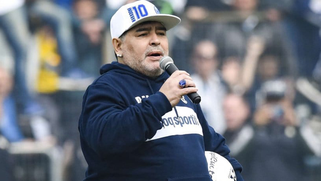 Diego saludó a los padres en su día y recordó al propio, "Don Diego" Maradona.