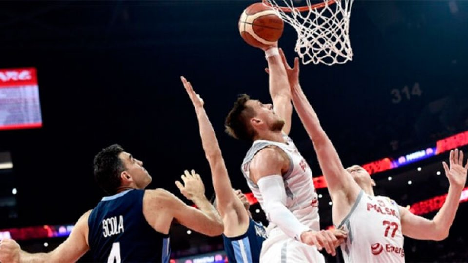 Argentina aplastó a Polonia y espera rival.
