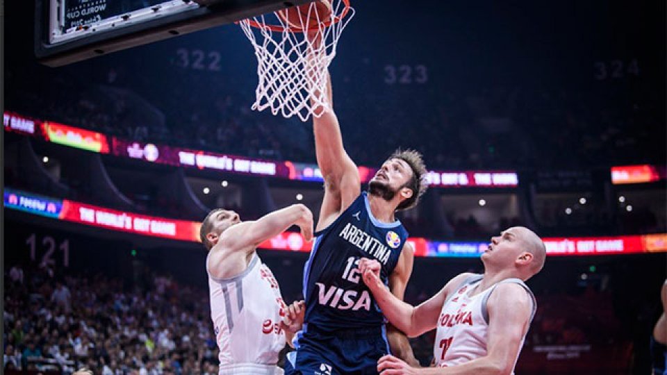 Argentina aplastó a Polonia y espera rival.