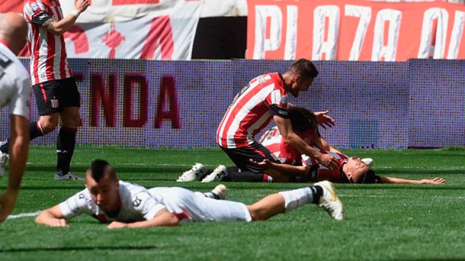 Patronato cayó 1 a 0 en La Plata ante Estudiantes y dejó puntos importantes.