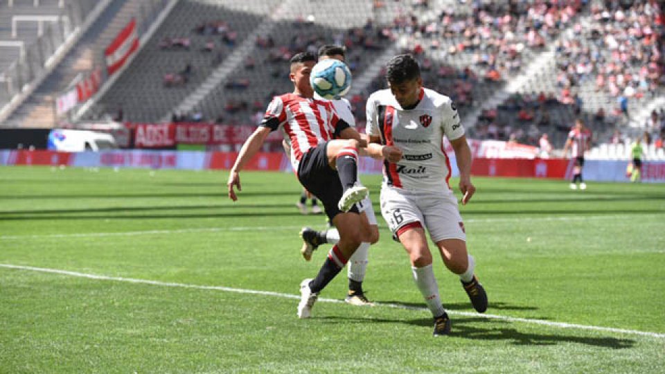 Patronato cayó 1 a 0 en La Plata ante Estudiantes y dejó puntos importantes.