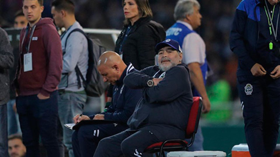 Maradona estalló con la actuación del árbitro ante Talleres.