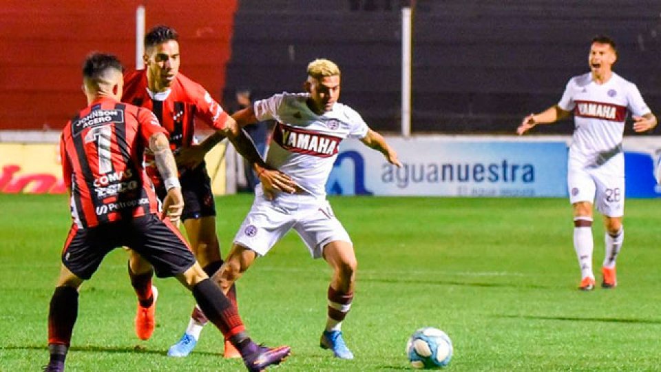 Patronato igualó 1 a 1 ante Lanús.