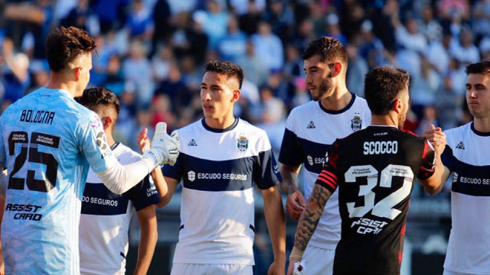 River venció al Lobo que no despega de la zona roja de los promedios.