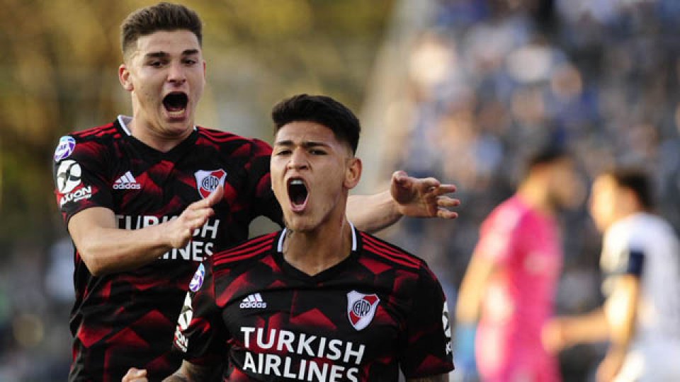 River venció al Lobo que no despega de la zona roja de los promedios.