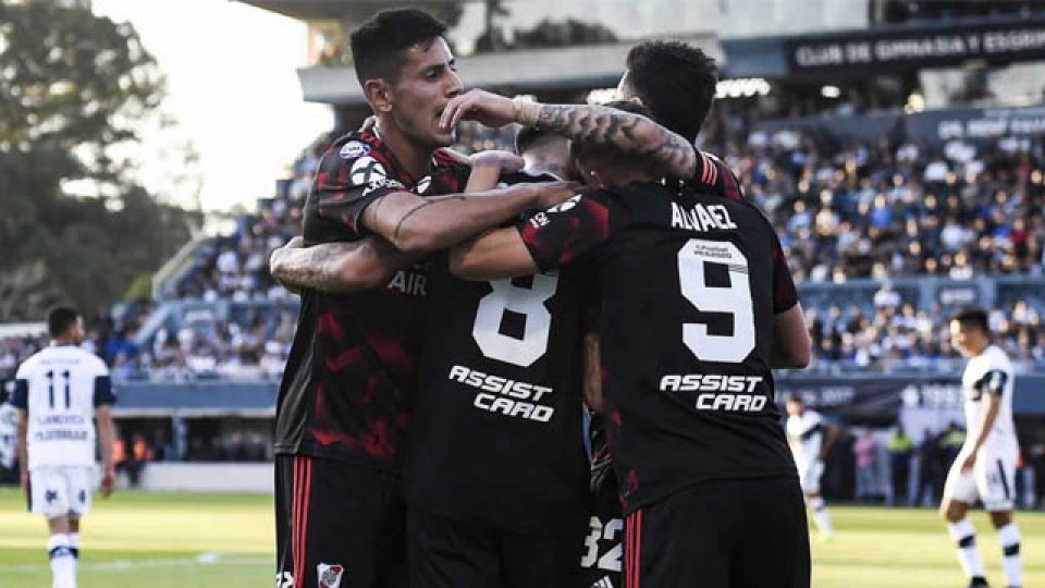 River venció al Lobo que no despega de la zona roja de los promedios.