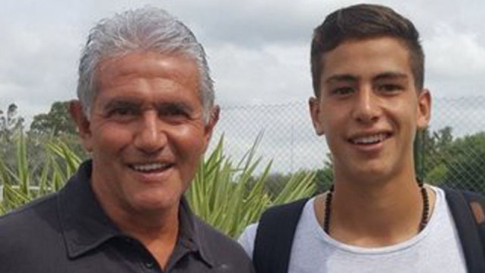 Burru junto a su hijo Mauro, hpy integrante del plantel profesional del Arse.