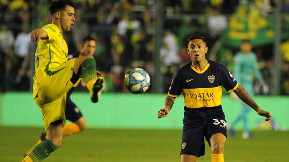 con lo justo, el Xeneize venció al Halcón y es el único líder de la Superliga.