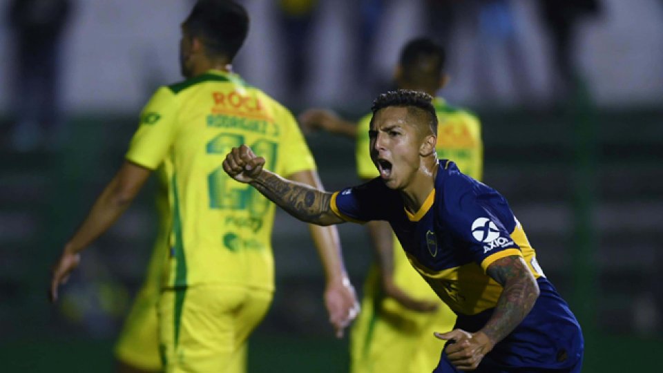 con lo justo, el Xeneize venció al Halcón y es el único líder de la Superliga.