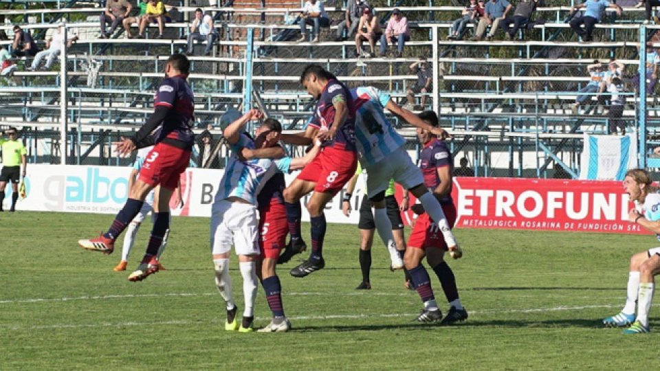 Juventud perdió en casa. (Foto El Día)