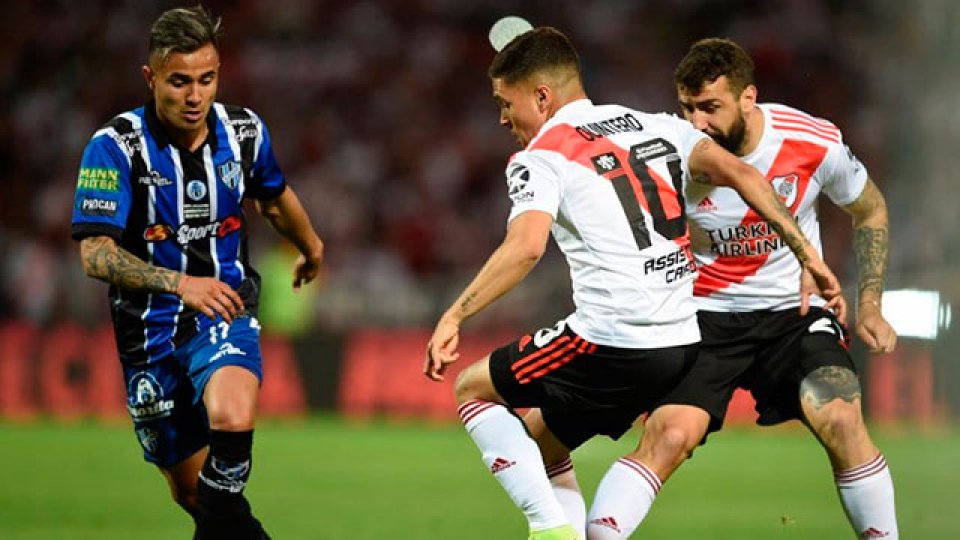 Volvió Juanfer Quintero tras 208 días y estuvo cerca de meter un golazo.