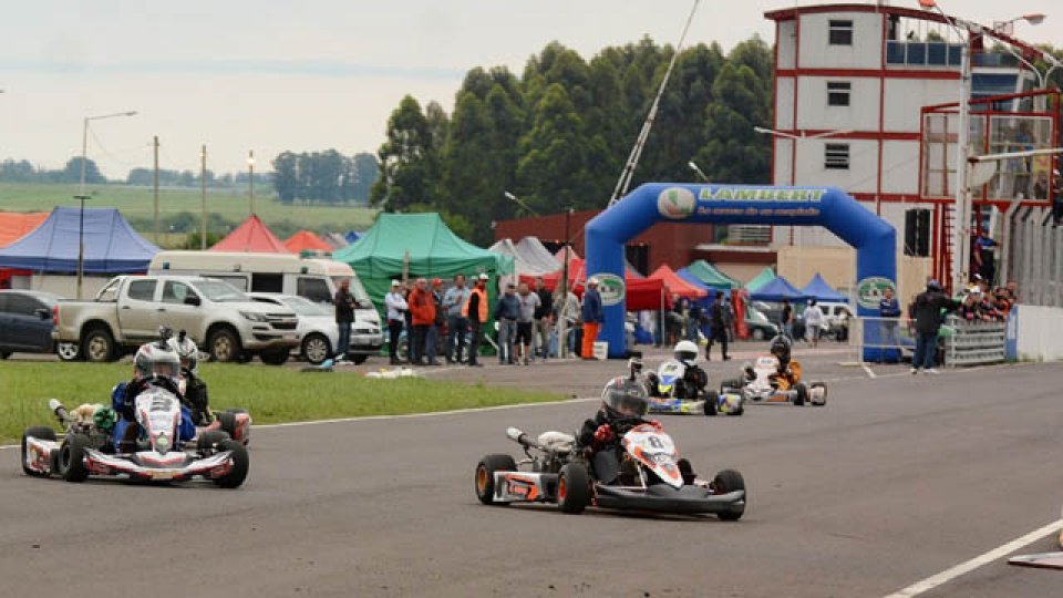 El agua trajo dos campeones en el Karting Entrerriano.
