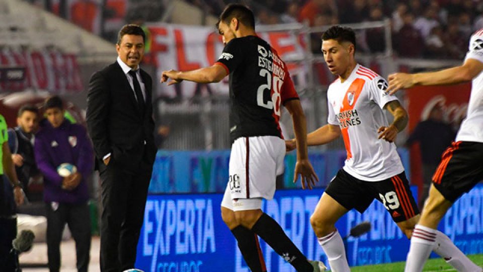 River derrotó a Colón 2 a 1 y llegó a la punta junto a Boca y Argentinos. (Olé)