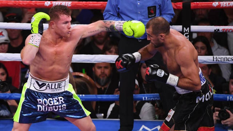 Canelo es el cuarto mexicano con cuatro títulos en diferentes categorías.