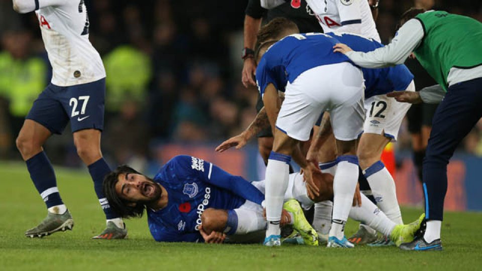 Fuerte imagen de André Gomes tras la lesión.