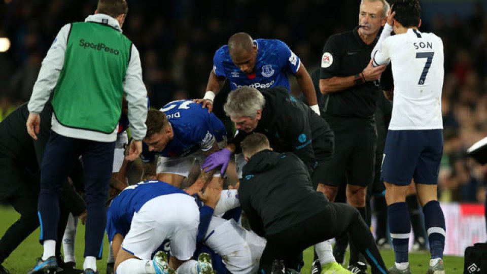 Fuerte imagen de André Gomes tras la lesión.