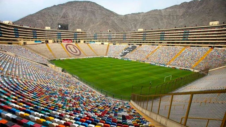 Delincuentes ingresaron al Estadio Monumental de Lima.