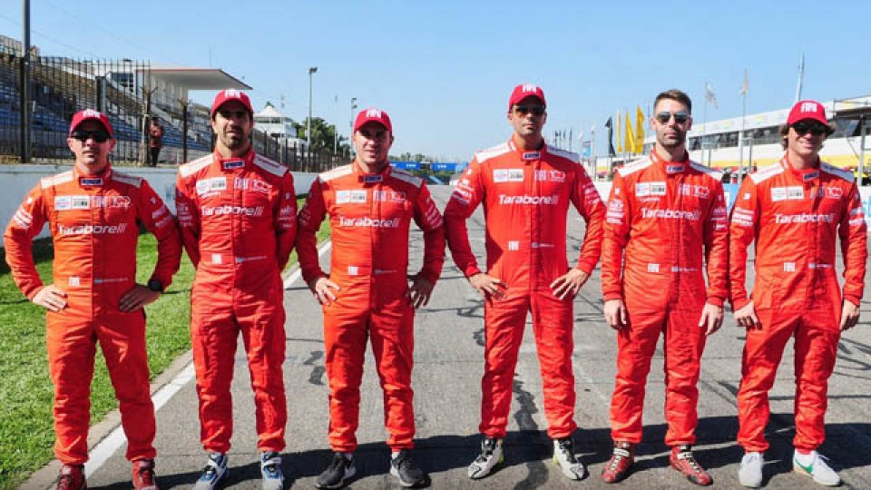 El equipo Fiat va por la victoria en la carrera especial. El equipo Fiat va por la victoria en la carrera especial.