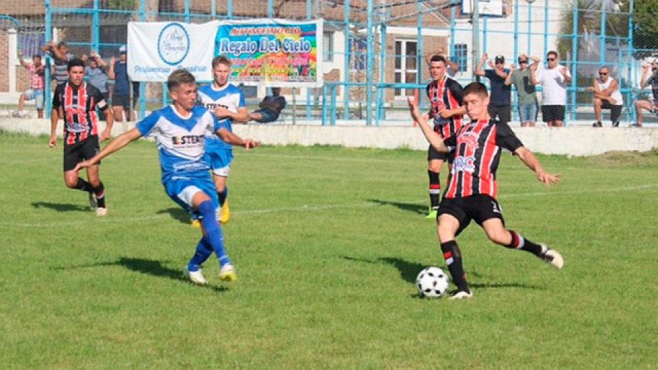 En la Liga de Paraná Campaña analizan volver al fútbol en octubre.