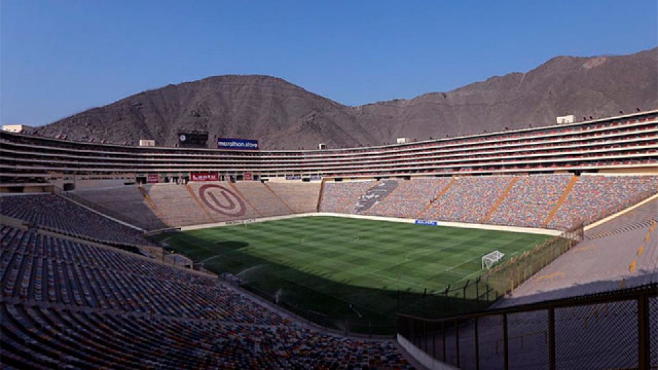 El estadio Monumental de Lima ya recibe a los hinchas.