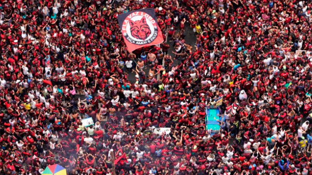 Flamengo campeón: una multitud recibió al equipo en Río de Janeiro.
